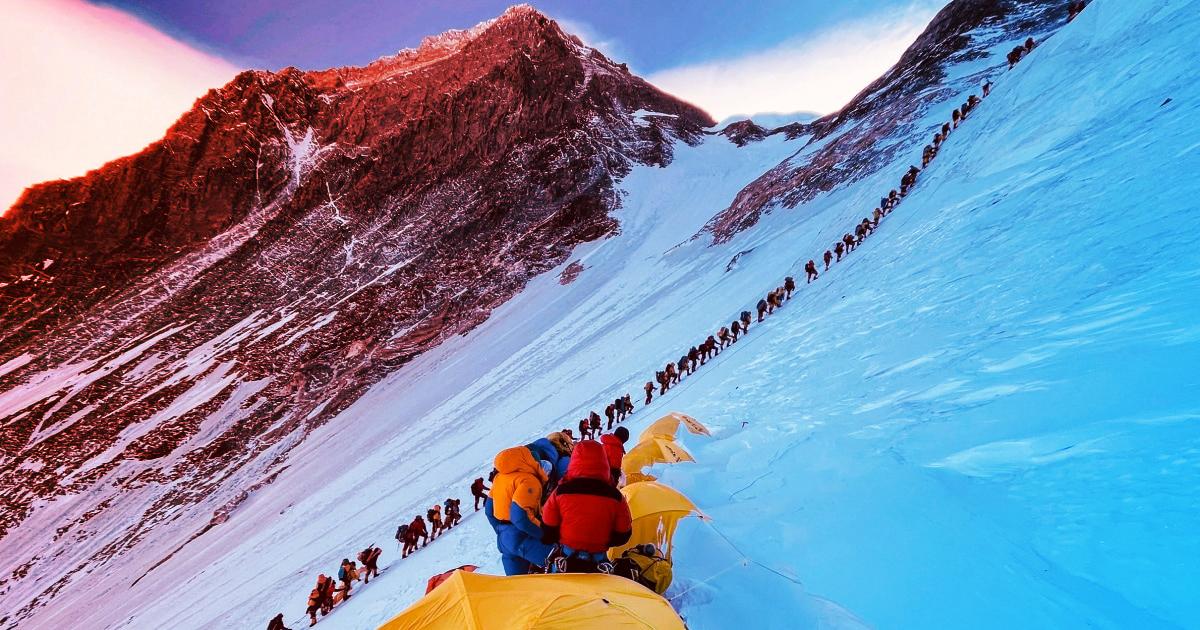 Az Everest mentési botránya: lehúzták a külföldieket a hegy lábánál