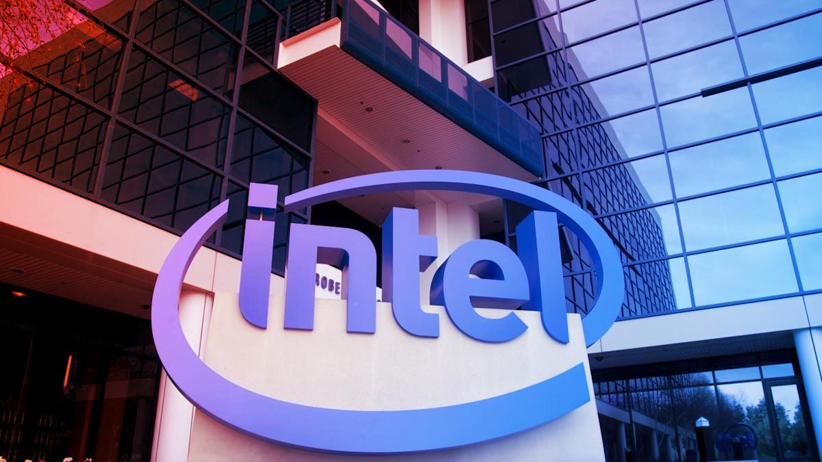 Az Intel szárnyal: a Google-szövetség új csúcsokra repíti a részvényt