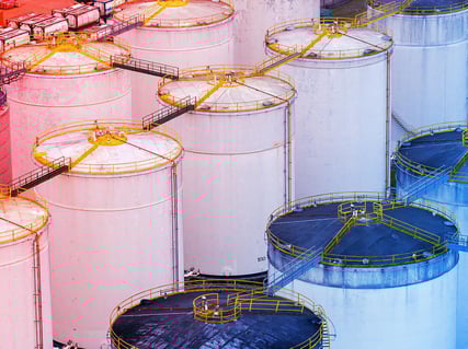 Az olajárak tombolnak: pánik söpör végig a piacokon