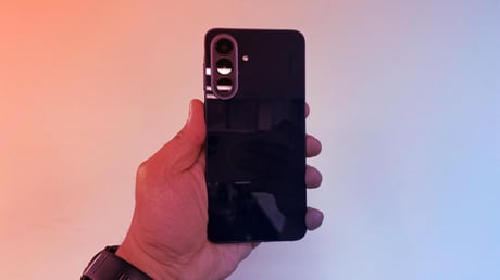 Az olcsó Samsung Galaxy A57 letarolja a mezőnyt?