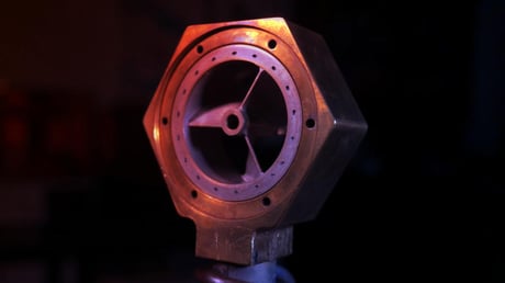 Az őrült peremhajtás: rakétával pörgetett propeller a sugárhajtóműben