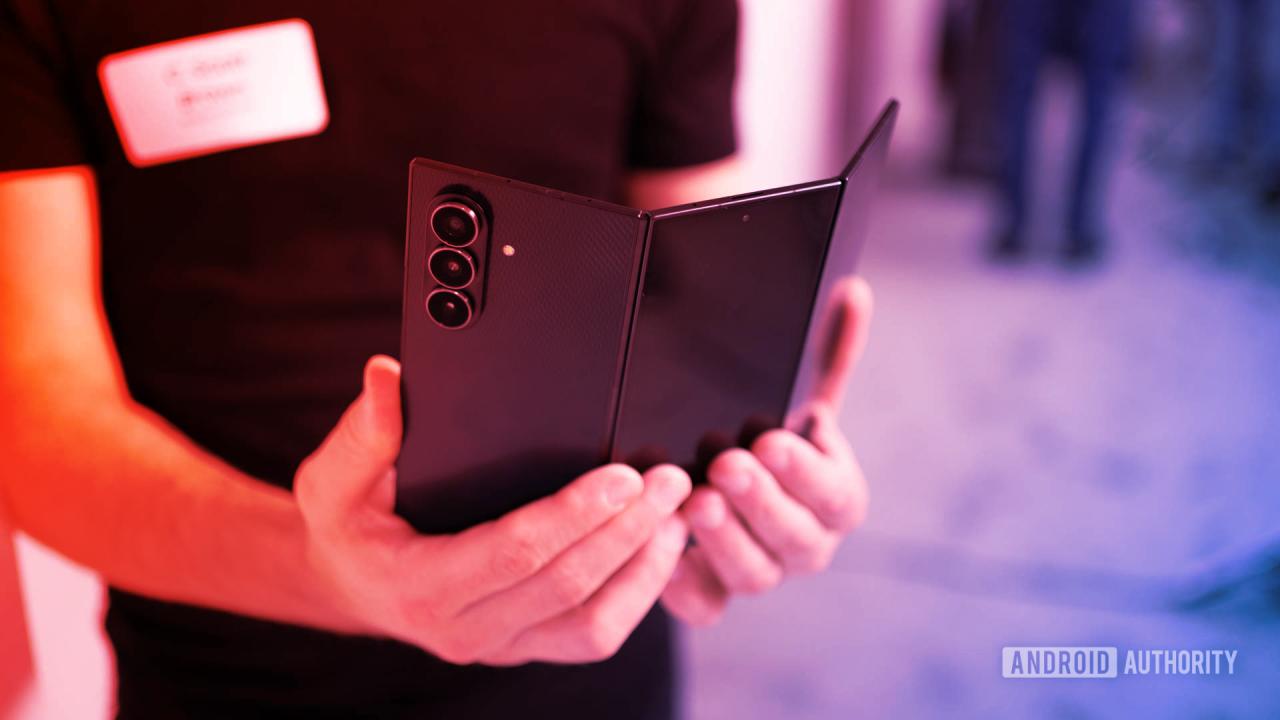 Az új Galaxy Z TriFoldnál is vékonyabb, könnyebb utód készülhet