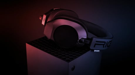 Az új RIG FPS-headset: stúdióhangzás játék közben, borsos árcédulával.