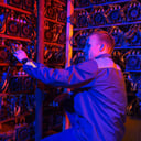 Az újabb csapás: a bitcoinbányászok naponta 7 millió forintot buknak érménként