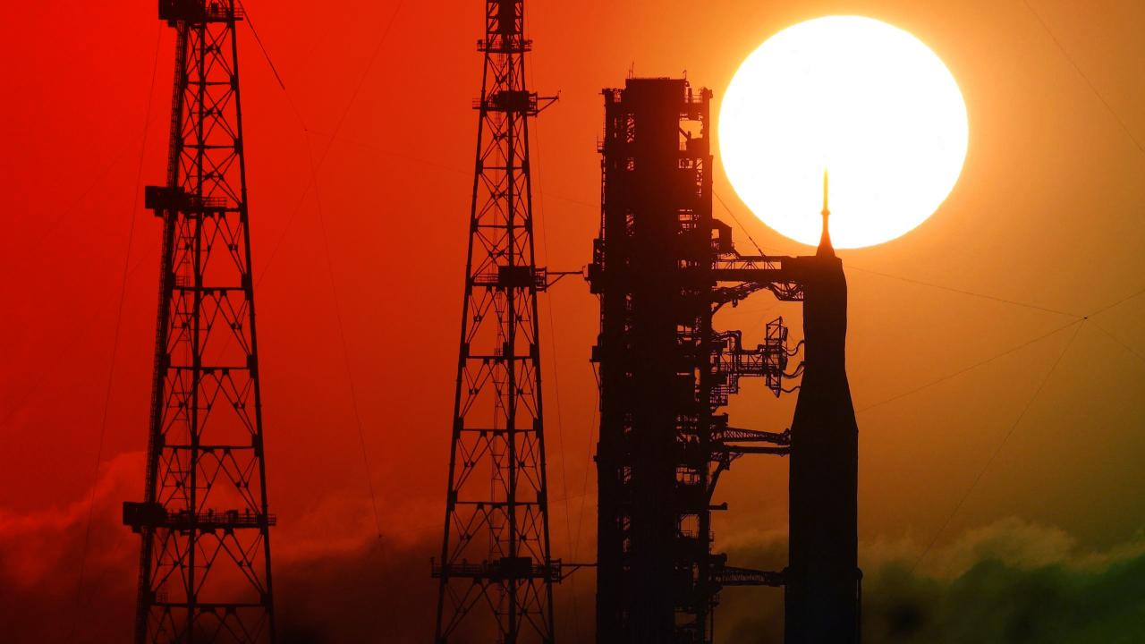 Az űrsugárzás árnyékában: Miért most startol az Artemis II?