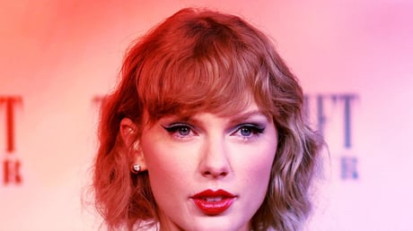 A bíróságon csap össze Taylor Swift és a vegasi showgirl