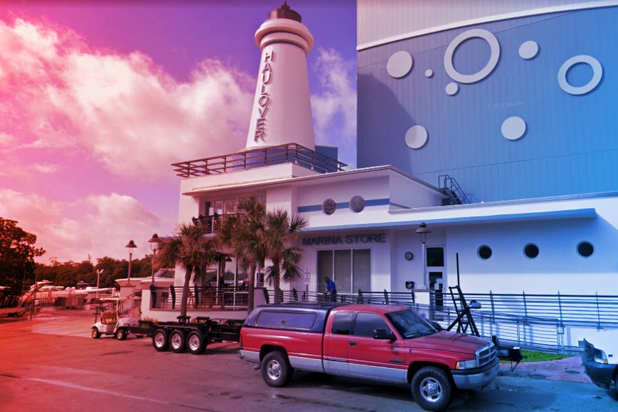 A feltételezett hajórobbanás Miami Beachen: tizenegy sérült