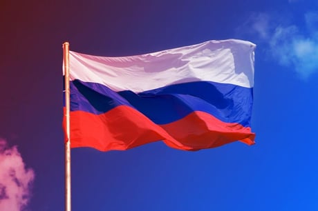 A HTX visszautasítja a brit szankcióvádakat, rubelhez kötött stabilcoint sem listáz