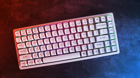 A Keychron K2 HE Concrete Edition: látványos dizájn, prémium ár – megéri?