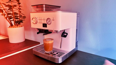 A KitchenAid félautomata eszpresszógép zseniális – minden kézi gépre lapos fenekű portaszűrőt