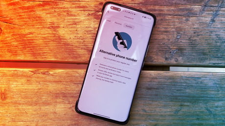 A Surfshark Alternative ID felturbózza az Android 17 hívásvédelmét