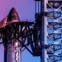 A történelem legnagyobb rakétáját elszabadítja Elon Musk, űrbeli hazárdjáték