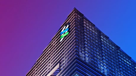 Az angol óriásbank újabb milliárdos dobása a kriptófronton