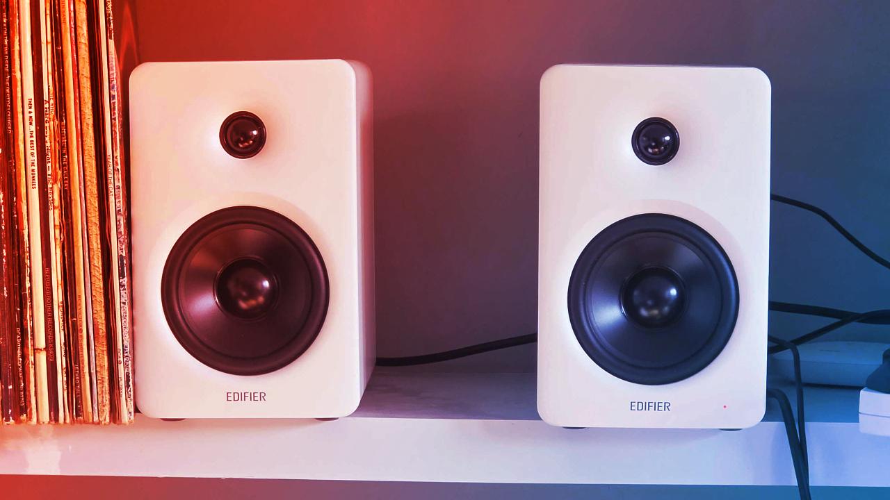 Az Edifier M90: hangfal, ami kiváltja a komplett hifi-rendszert, mindennel csatlakozik