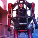 Az igazi kínai Átalakuló: négy lábon száguldó, két lábon lépő óriásrobot