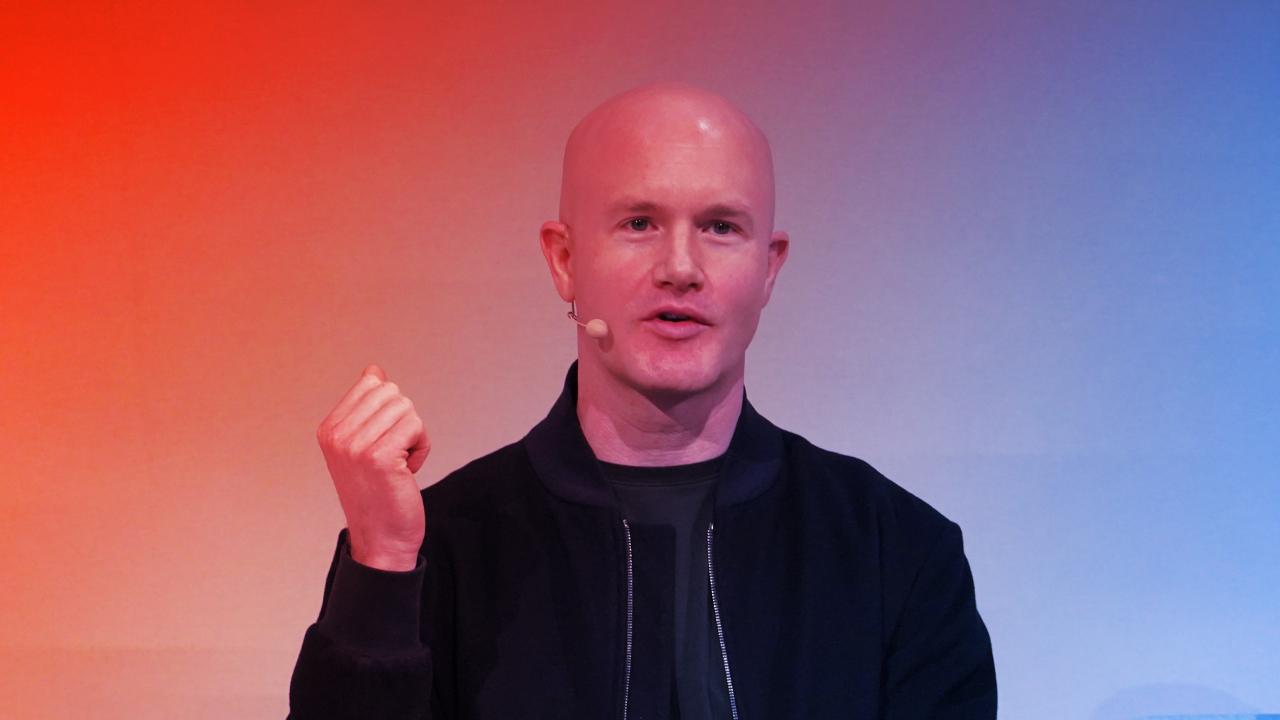 Az MI felforgatja a kriptovilágot: leépítésbe kezd a Coinbase