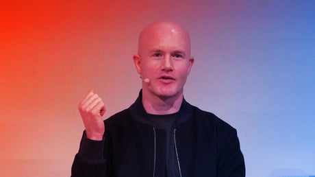 Az MI felforgatja a kriptovilágot: leépítésbe kezd a Coinbase