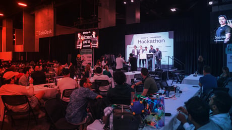 Az MI-ügynökök startuplázat robbantottak a Consensus Miami EasyA hackathonon
