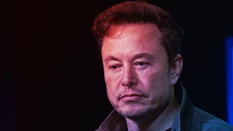 Az MI zsenije, a kultikus játék alkotója, akitől Musk és Altman rettegnek