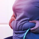 Az új hormonterápia megálljt parancsol a veszélyes, korral gyűlő hasi zsírnak