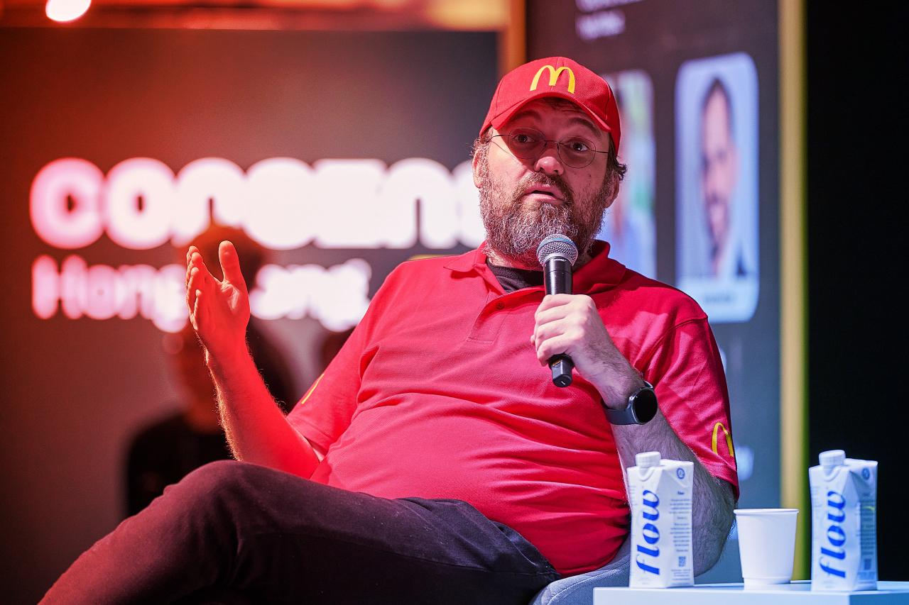 A Cardano 20 cent alá esik, Hoskinson szünetet tart a figyelmeztetés után