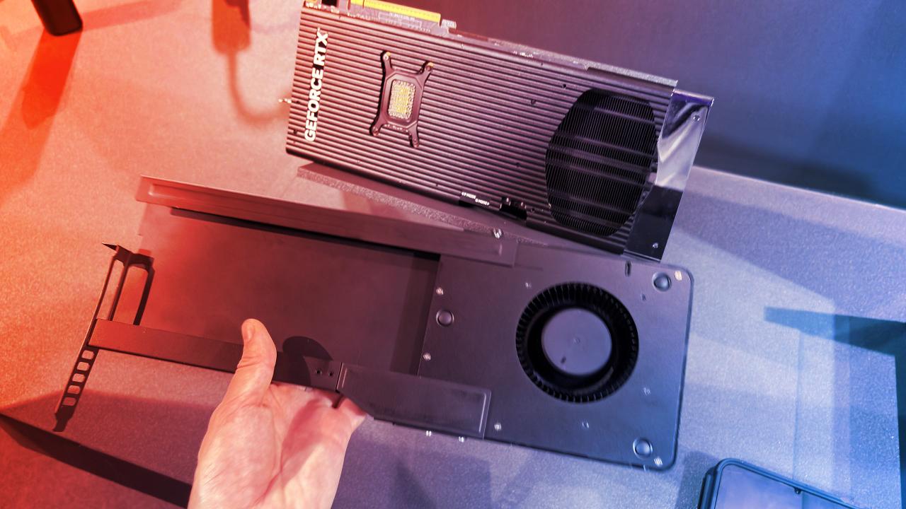 A fúvó visszatért: a Cooler Master kivezeti a hőt a gépházból
