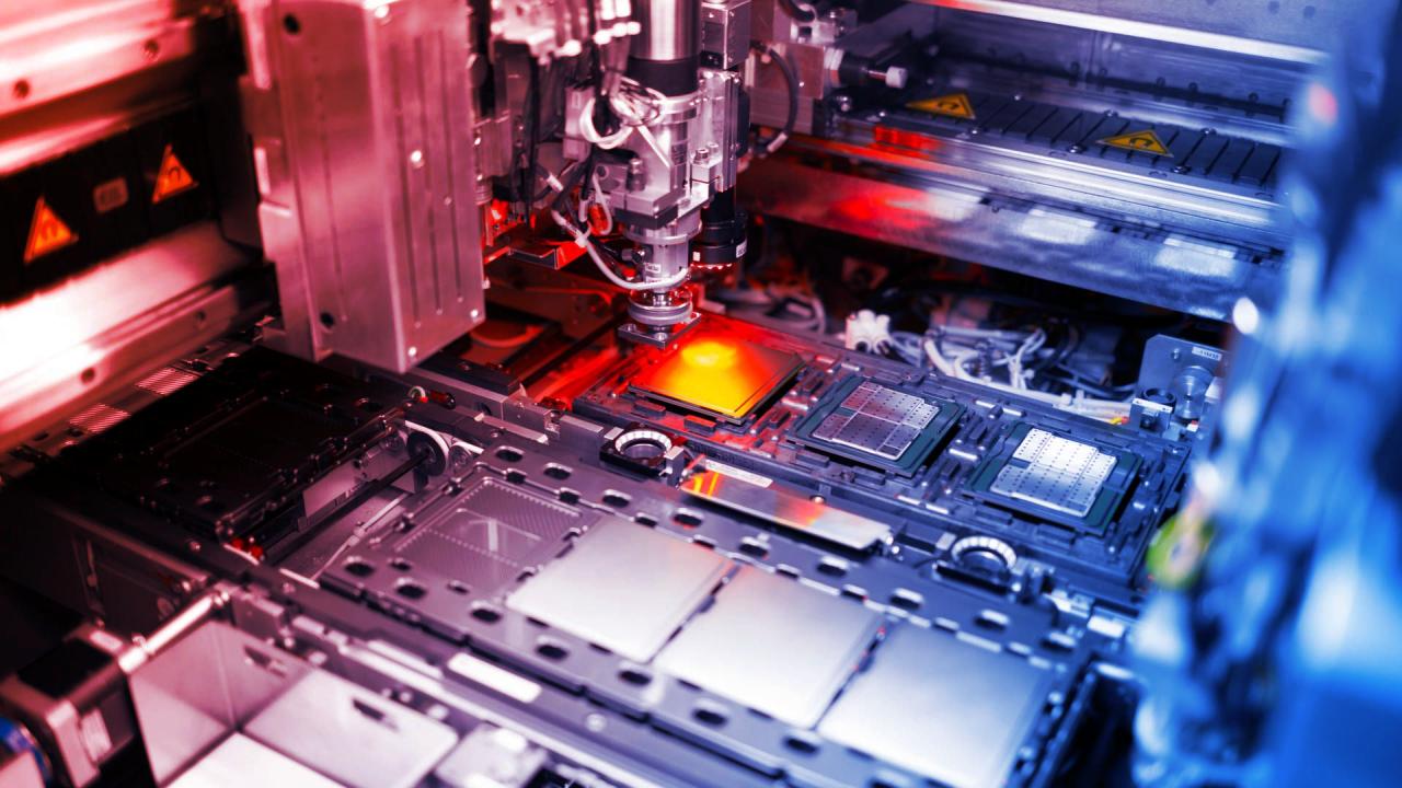 A Google Intelhez fordul: 2028-ra 3 millió chipet rendel