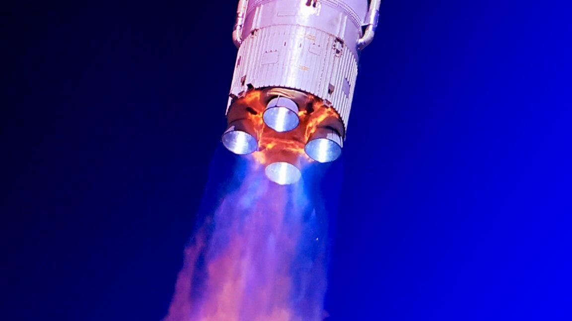 A Starlink mellett veszélyesen darabokra hullott egy kínai rakéta