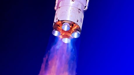 A Starlink mellett veszélyesen darabokra hullott egy kínai rakéta