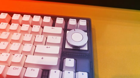 A Wooting óriástekerője több mint hangerőszabályzó, megérkezik a 80 HE-hez
