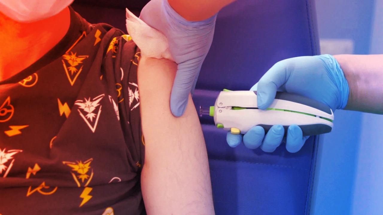 Az AI-tervezésű univerzális koronavírus-vakcina sikerrel vette az első klinikai vizsgálatot