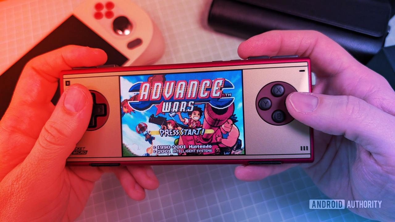 Az AYANEO tenyérnyi Game Boy-mása újra ringbe száll