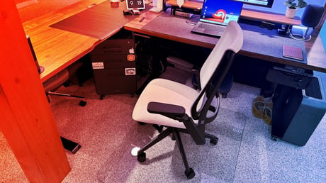 Az Ergonofis Equation: prémium érzetű, ergonomikus és merészen szép irodaszék