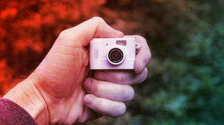 Itt a parányi, filléres digitális mini kamera zseblámpával!