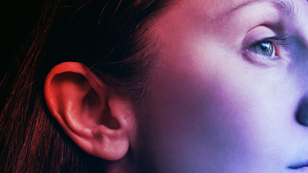 A diagnosztikai rejtély: évekig hallotta a hangokat, mégsem pszichózis