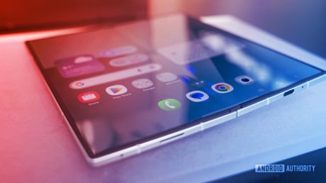 Az új Galaxy Z Fold 8 és Ultra végre eltüntetik a gyűrődést?