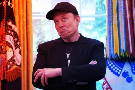 Az űripar nagy rablása: a SpaceX tőzsdére lépésének csavarja