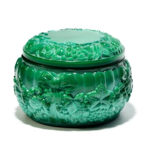 Exquisite Green Cut Glass Trinket Box with Intricate Treasury Details, Elegant Bonbonniere Keepsake, Vintage Jewelry Holder or Gift Box