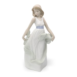 LLadro Figurine, NAO Walking On Air, Hand Made Hand-Painted Porcelain Figure, Ballerina In White Dress, Retired