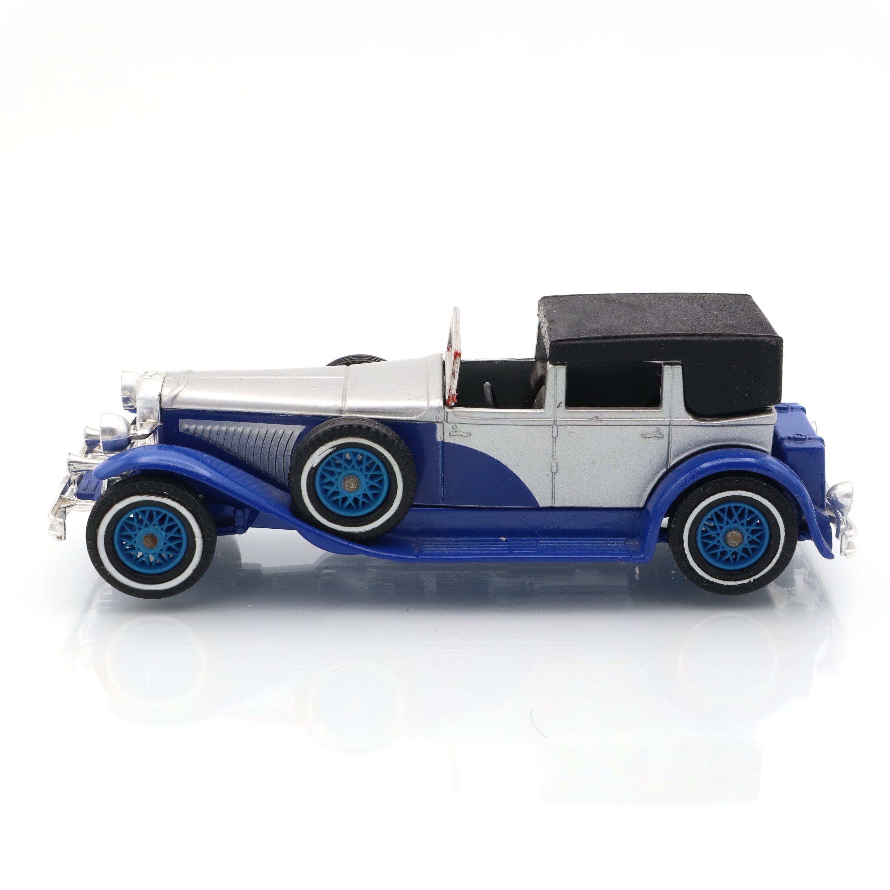 Y-4 1930 Duesenberg Model J - Vintage Diecast Car - Collector’s Item - Classic Automotive Replica - Detailed Model
