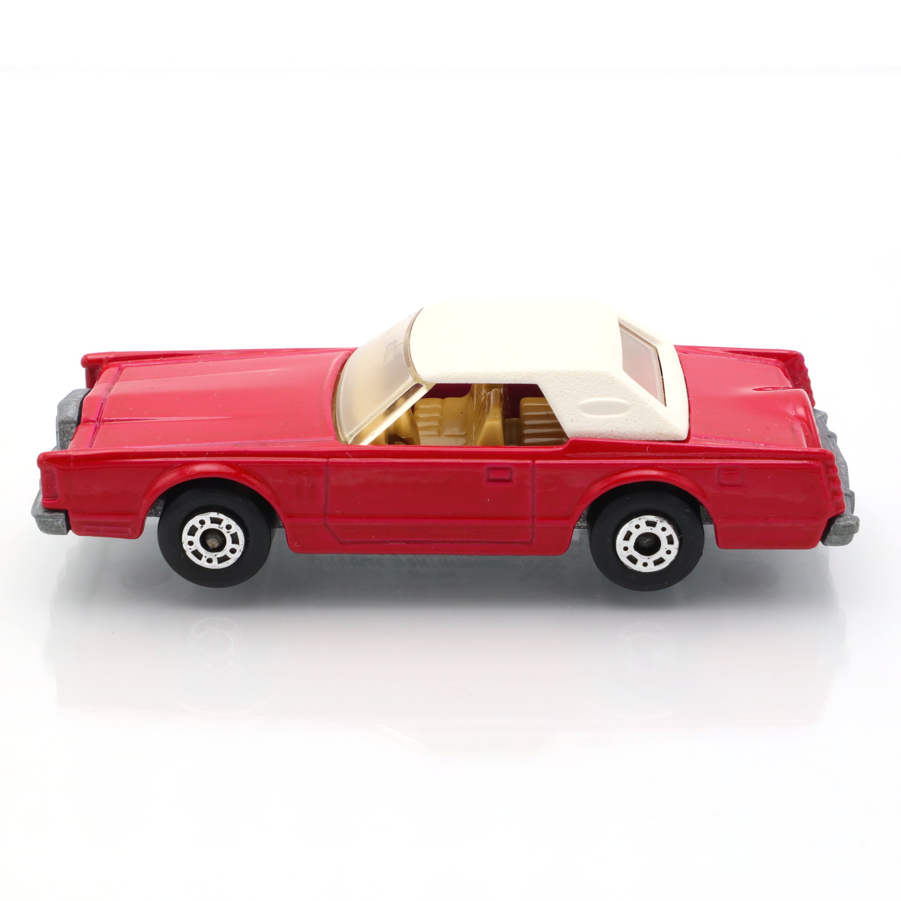 Matchbox Superfast 28 Lincoln Continental - Diecast Model Car - Collectible Scale Model - Vintage Replica - Classic Toy Vehicle