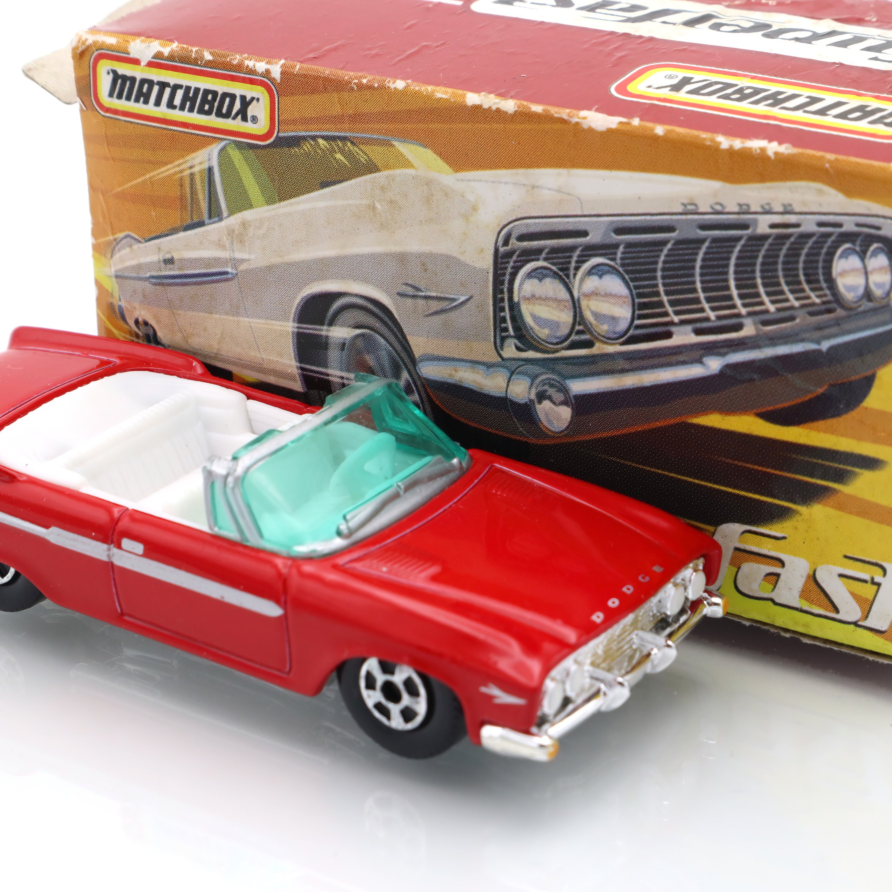 Matchbox Superfast 1961 Dodge Dart Phoenix - Vintage Collectible Diecast Car - Classic American Sedan Model - 1:64 Scale Model