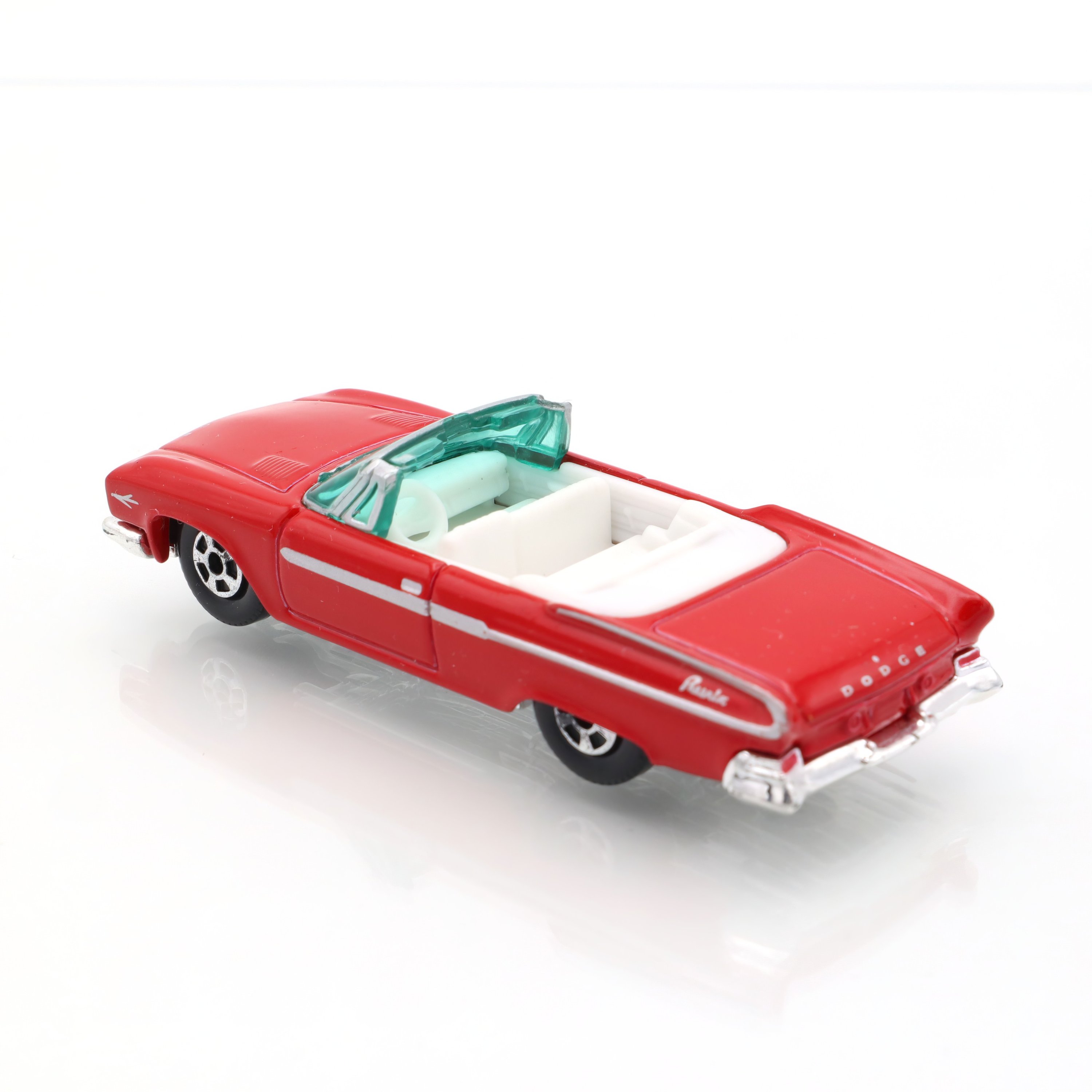 Matchbox Superfast 1961 Dodge Dart Phoenix - Vintage Collectible Diecast Car - Classic American Sedan Model - 1:64 Scale Model