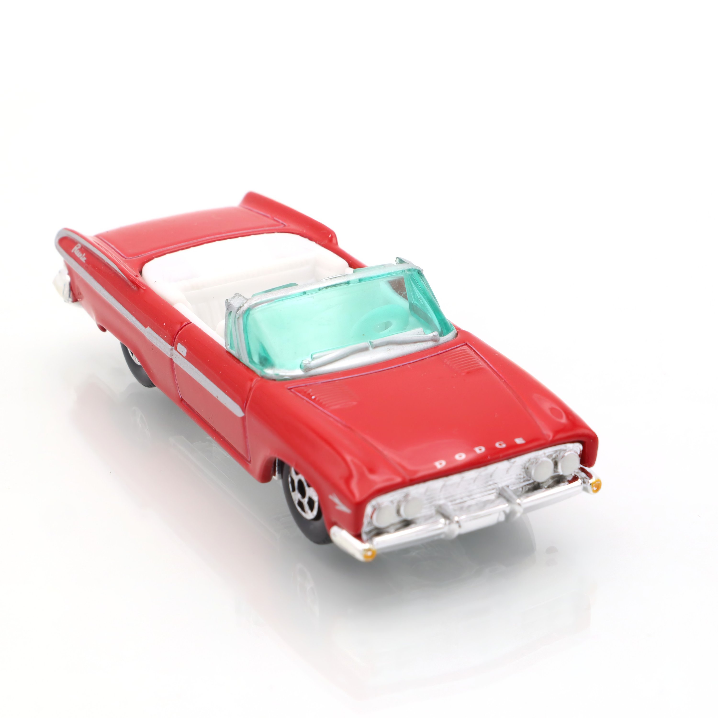 Matchbox Superfast 1961 Dodge Dart Phoenix - Vintage Collectible Diecast Car - Classic American Sedan Model - 1:64 Scale Model