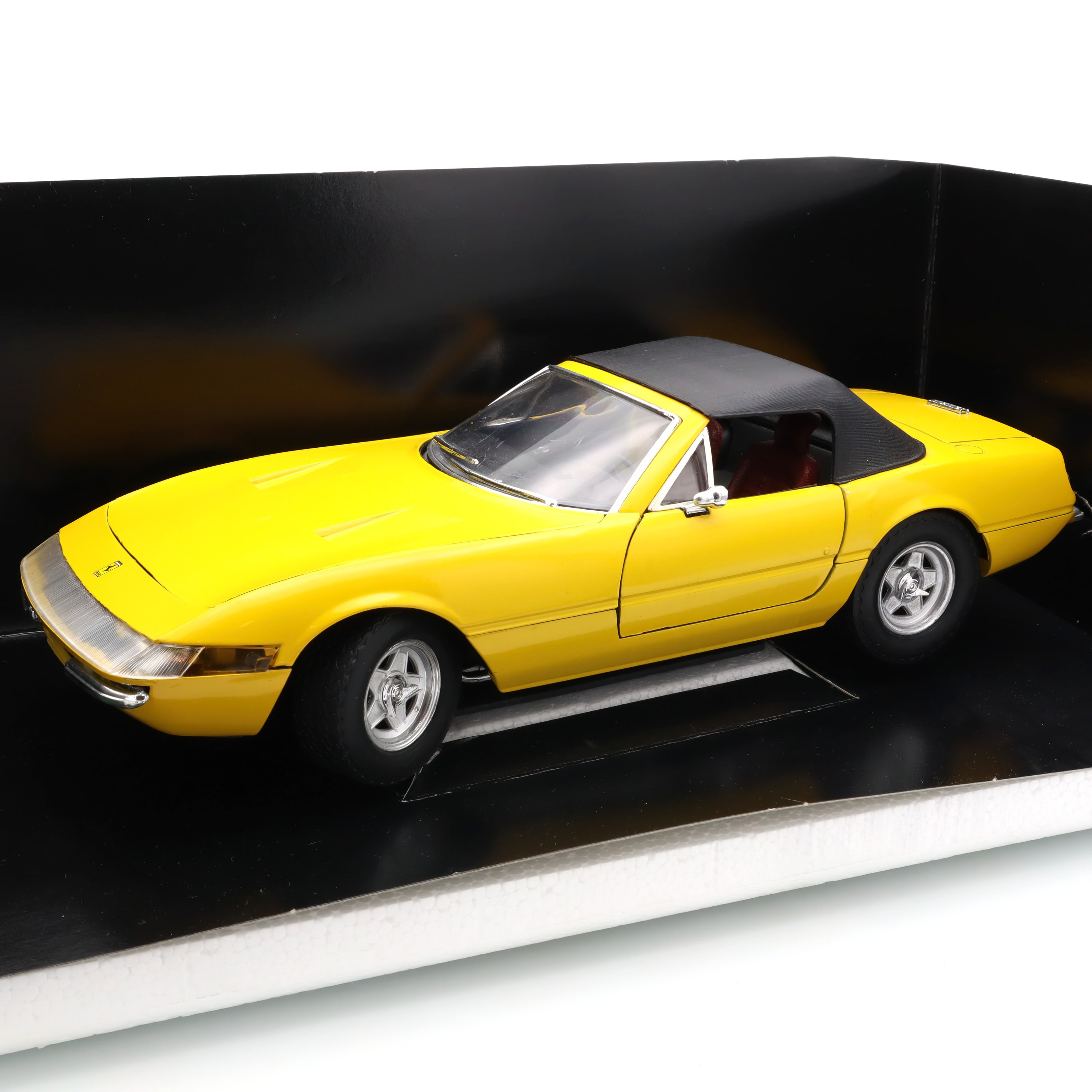 Ferrari 365 GTS Prestige Solido 1 To 18 Diecast Model Car - Collectible Diecast Car - Vintage Ferrari Model - 1:18 Scale Model Car