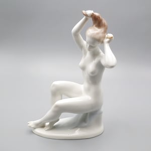 Nude Lady Figurine - Helen Of Troy Woman Combing Her Hair Vintage Aquincum Porcelain 1970