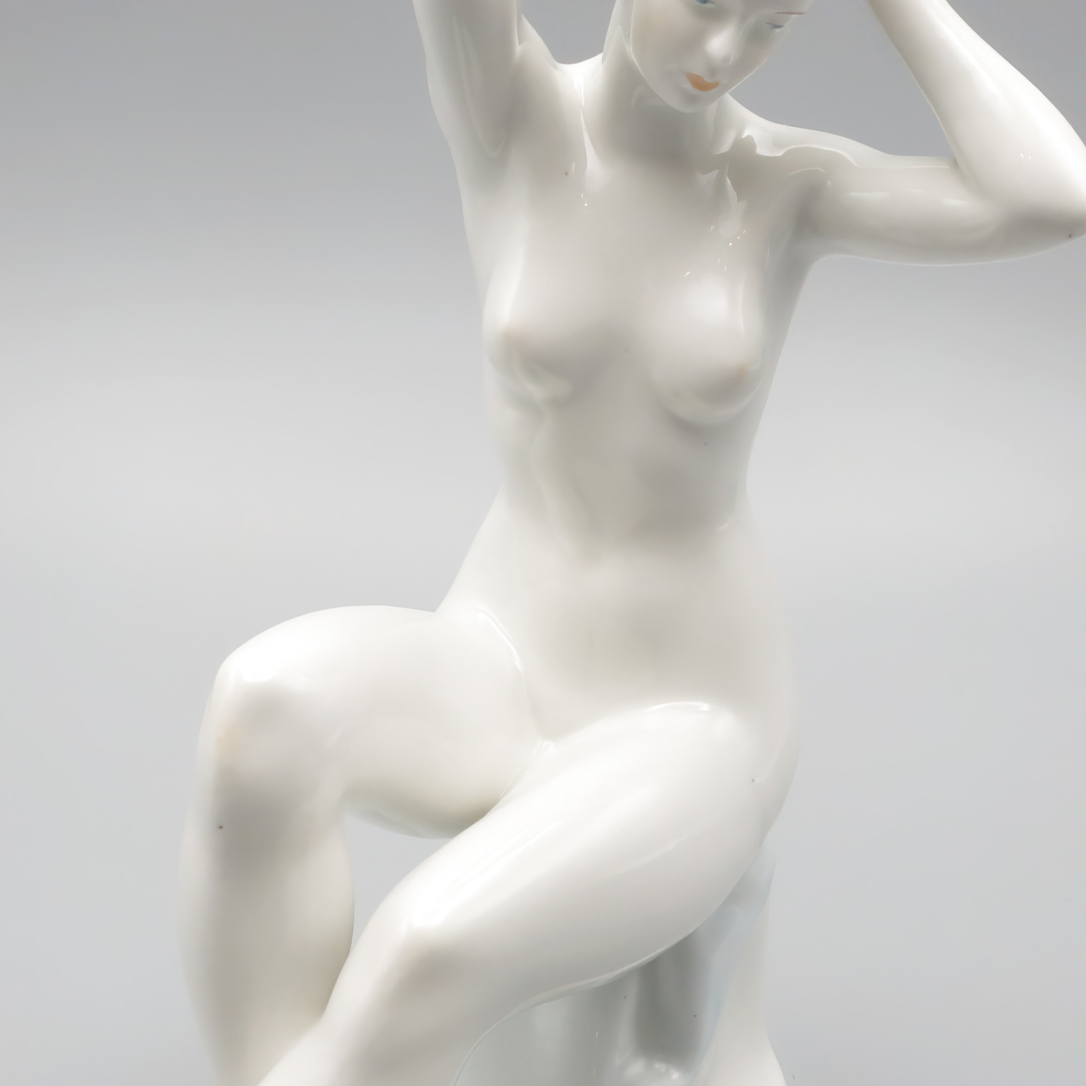 Nude Lady Figurine - Helen Of Troy Woman Combing Her Hair Vintage Aquincum Porcelain 1970
