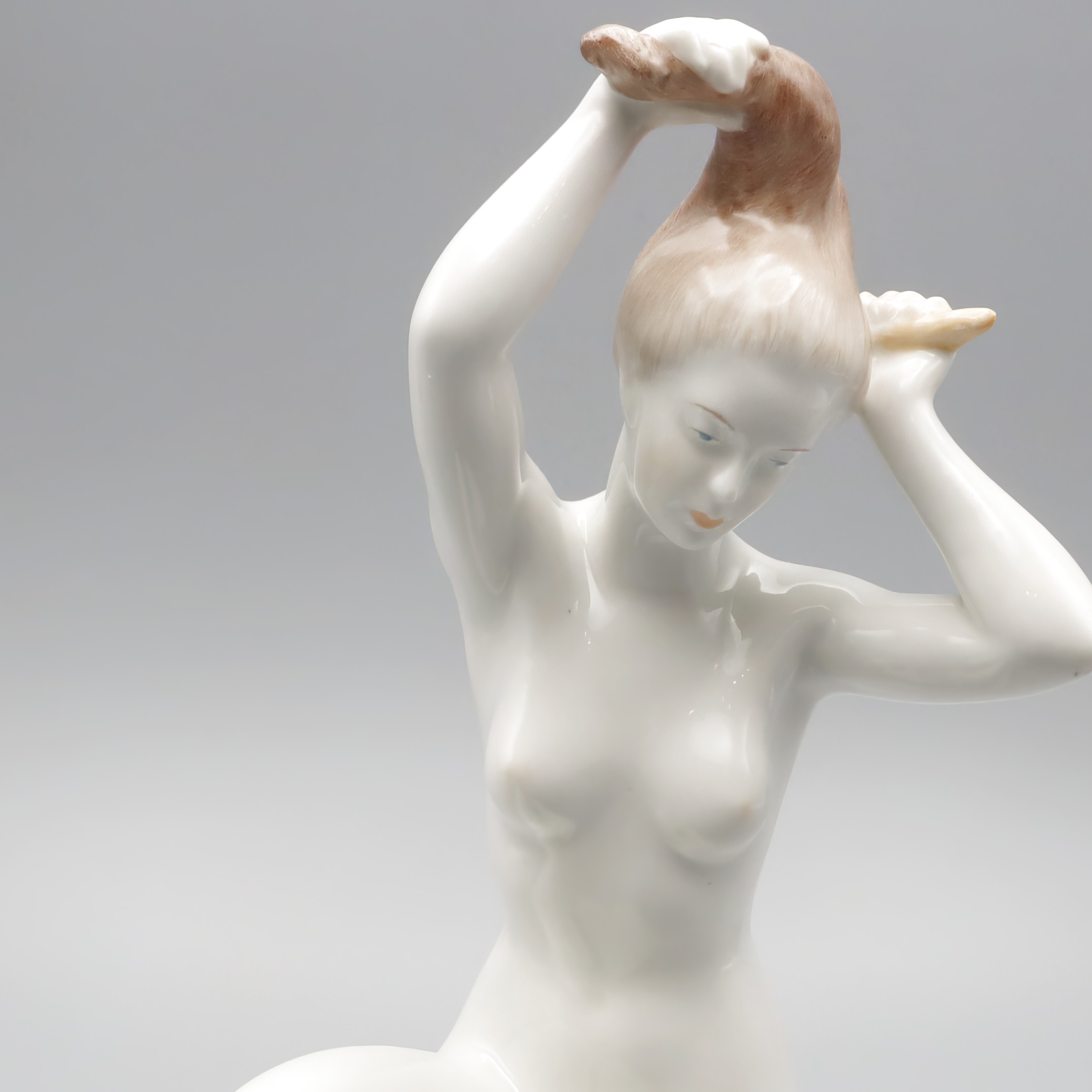 Nude Lady Figurine - Helen Of Troy Woman Combing Her Hair Vintage Aquincum Porcelain 1970