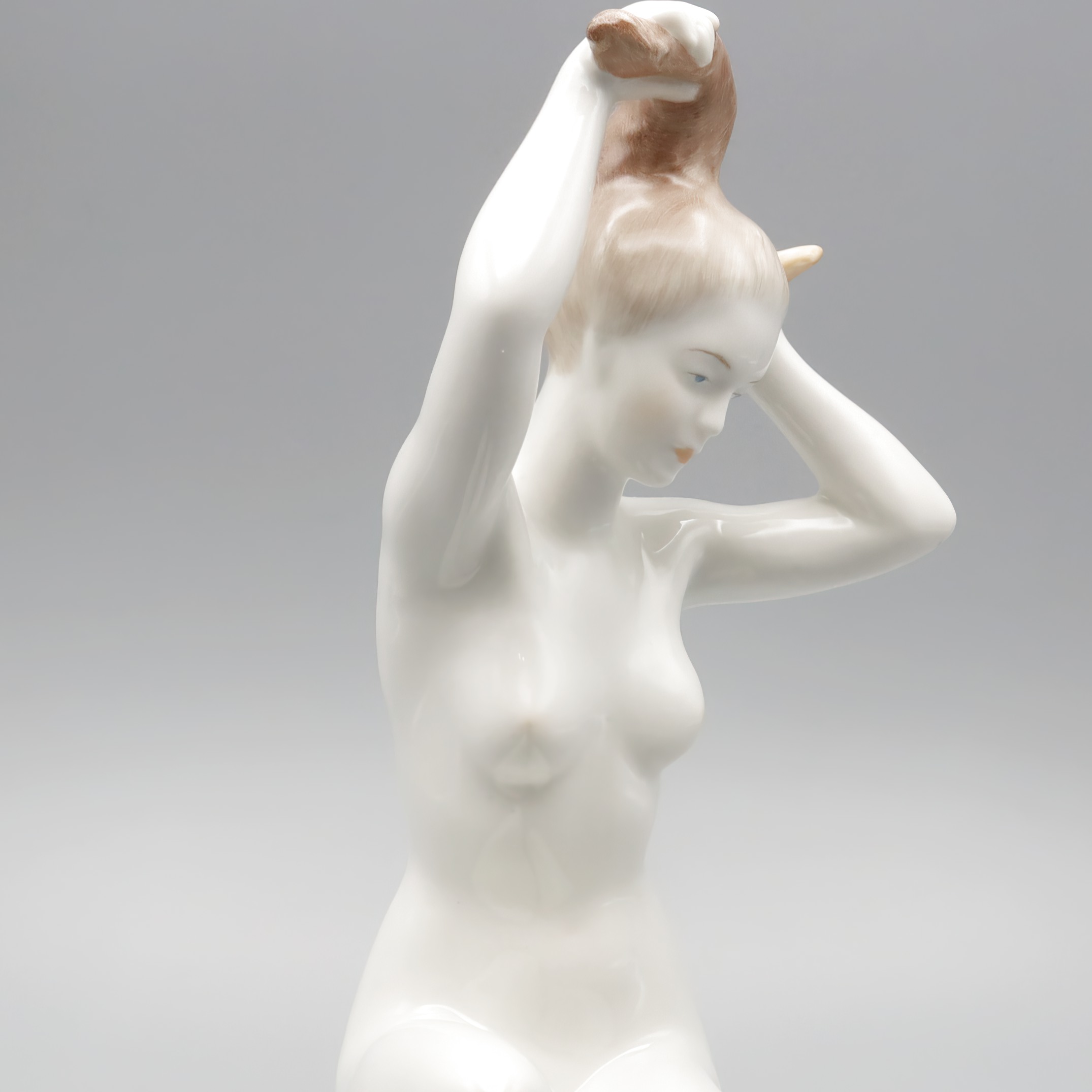 Nude Lady Figurine - Helen Of Troy Woman Combing Her Hair Vintage Aquincum Porcelain 1970