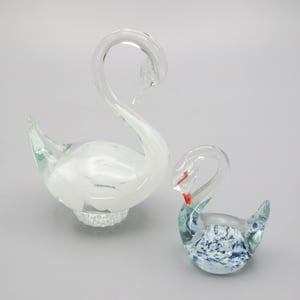 Pair Of Murano Glass Swans - Vintage Italian Art Glass - Hand Blown Glass Swans - Mid Century Modern Decor - Collectible Murano Figurines